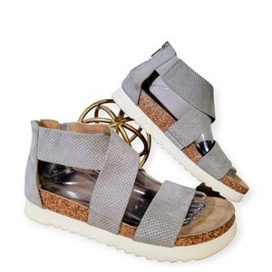 ND New Directions Irlena Platforms Gray Faux Suede Sandals Size 10